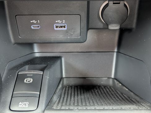 Used 2021 Nissan Kicks SR w/ SR Premium Package FWD image 18