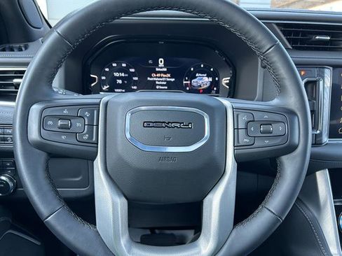 Used 2024 GMC Yukon XL Denali image 12
