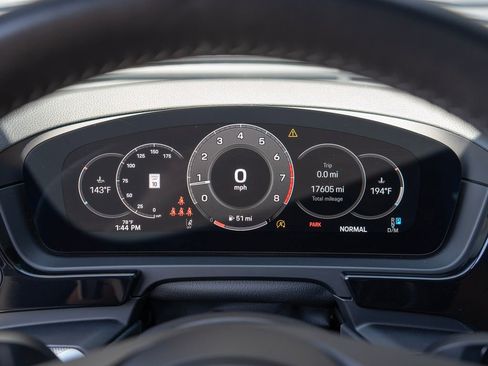 Certified 2025 Porsche Cayenne Coupe image 13