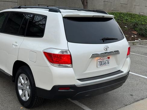 Used 2011 Toyota Highlander 2WD w/ Tech Pkg image 17