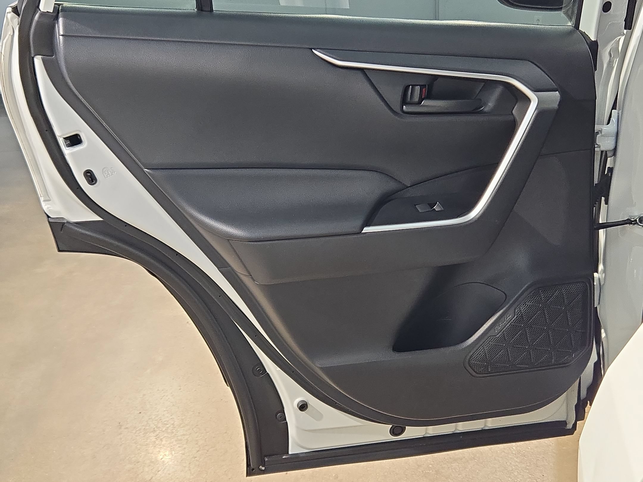 Used 2022 Toyota RAV4 LE FWD image 33