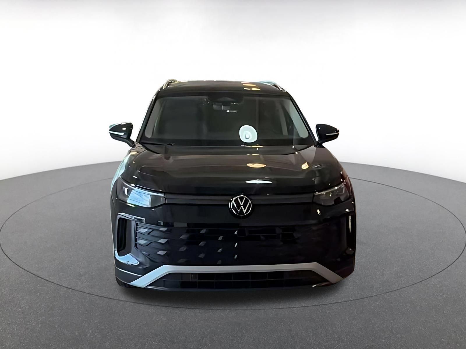Used 2026 Volkswagen Tiguan SE FWD image 4