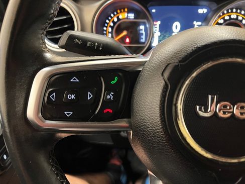 Used 2018 Jeep Wrangler Unlimited Sahara image 17