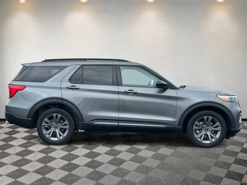 Certified 2023 Ford Explorer XLT w/ Equipment Group 202A AWD/4WD image 2