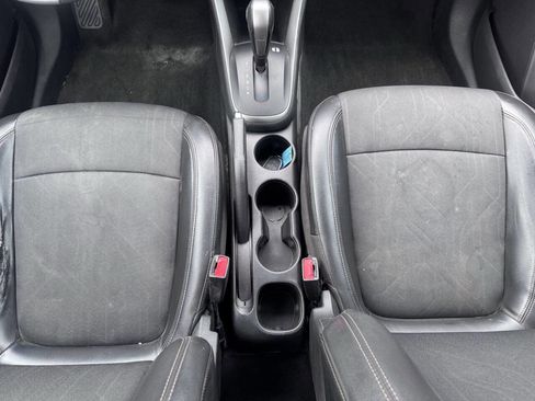Used 2020 Chevrolet Trax LT w/ LT Convenience Package FWD image 21
