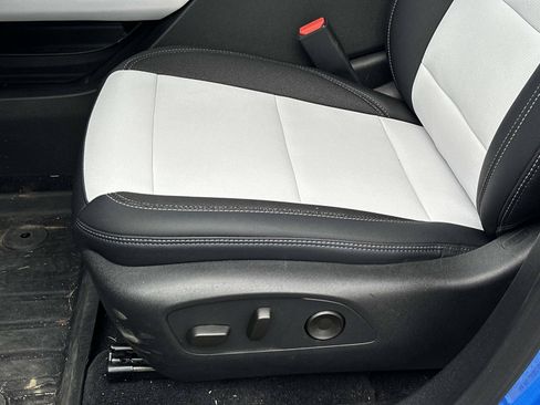 Used 2026 Chevrolet Equinox EV LT FWD image 16