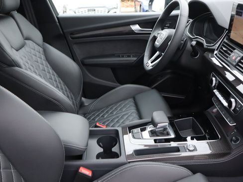 Used 2025 Audi SQ5 Premium Plus w/ Premium Plus Package image 13