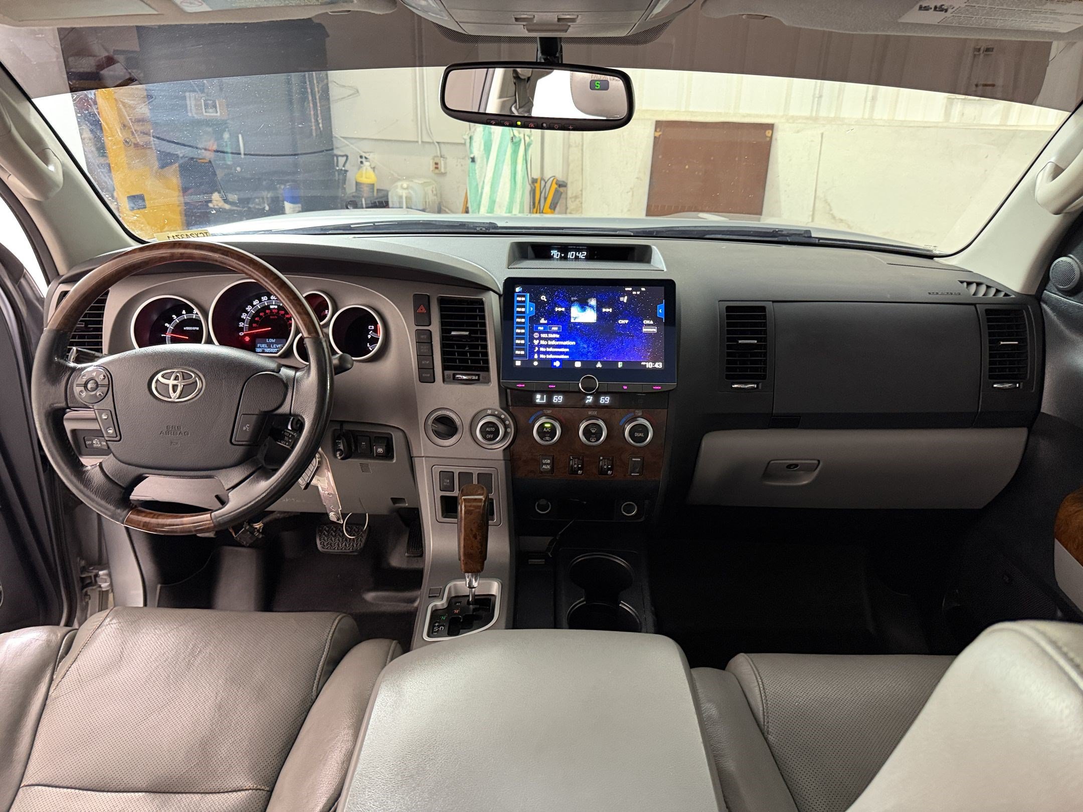 Used 2012 Toyota Tundra Limited w/ Platinum Pkg AWD/4WD image 17