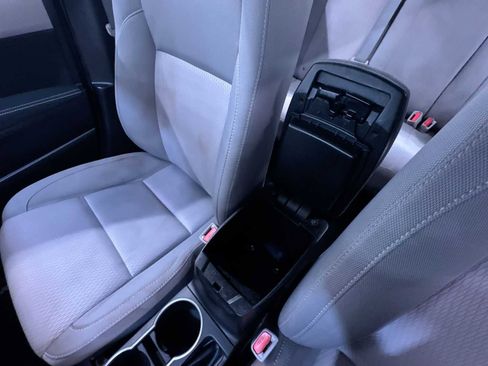 Used 2014 Toyota Corolla LE FWD image 19