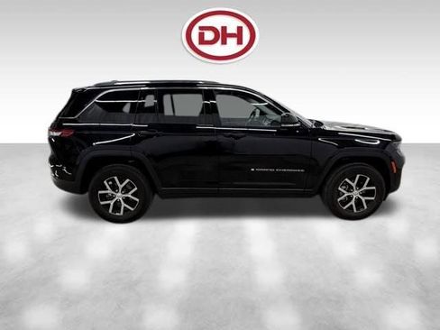 Used 2023 Jeep Grand Cherokee Limited w/ Trailer Tow Prep Group (B) AWD/4WD image 2