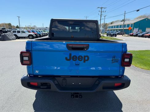 Used 2025 Jeep Gladiator Sport AWD/4WD image 7