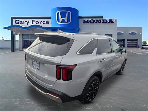 Used 2025 Kia Sorento SX image 2