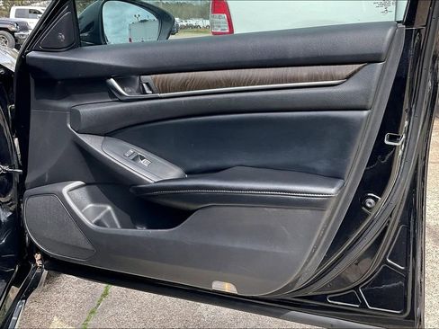 Used 2018 Honda Accord Touring image 29
