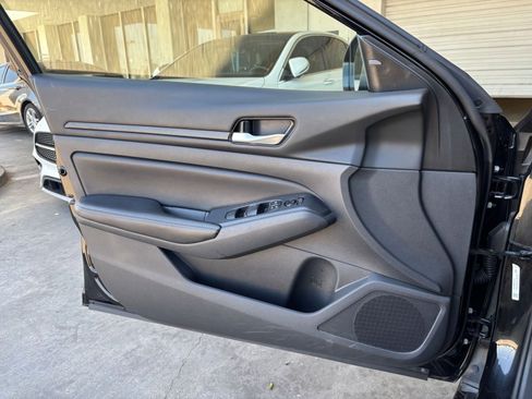 Used 2025 Nissan Altima 2.5 SV FWD image 18