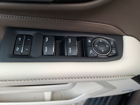 Used 2021 GMC Yukon Denali w/ Denali Premium Package image 29