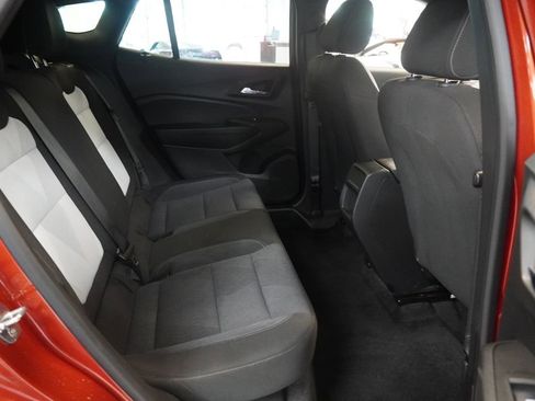 Used 2024 Chevrolet Trax RS FWD image 29