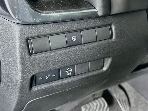 Used 2023 Nissan Rogue SV FWD image 16