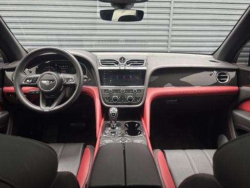 Used 2022 Bentley Bentayga AWD/4WD image 16