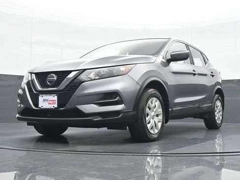 Used 2020 Nissan Rogue Sport S image 16