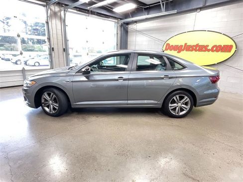 Used 2020 Volkswagen Jetta R-Line w/ R-Line Cold Weather Package FWD image 2