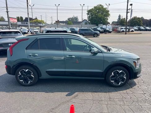 Certified 2023 Kia Niro Wind w/ Wind Preserve Package FWD image 6