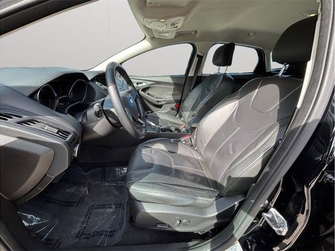 Used 2016 Ford Focus SE w/ Equipment Group 201A image 2