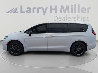 New 2026 Chrysler Pacifica Select FWD video 2