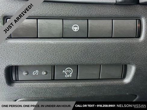 Used 2023 Nissan Rogue SV image 10