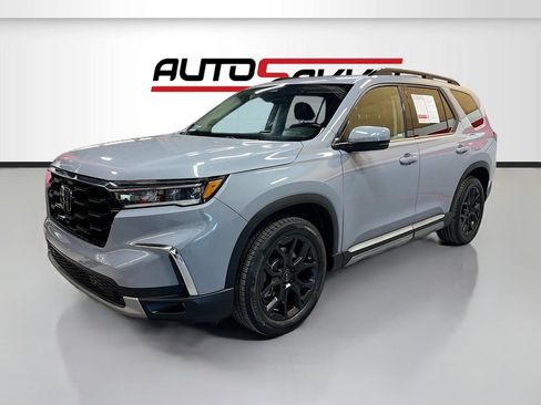 Used 2025 Honda Pilot Touring image 3