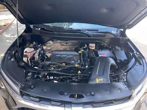 Used 2025 Chevrolet Trax LT image 35