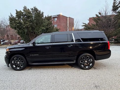 Used 2017 Chevrolet Suburban LT AWD/4WD image 4