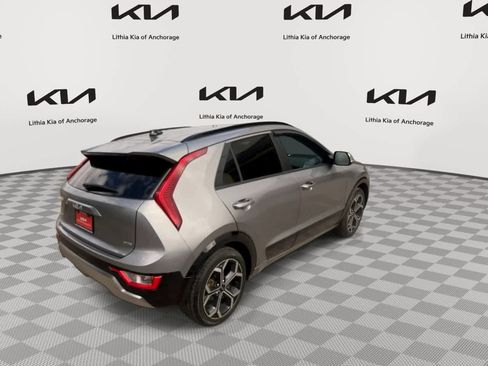 Used 2023 Kia Niro EX Touring FWD image 8