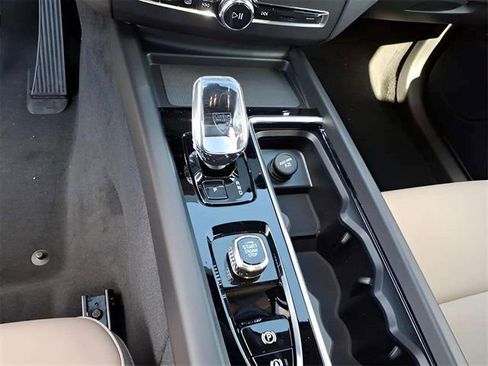 New 2026 Volvo XC60 B5 Plus w/ Protection Package Premier image 17