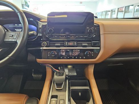 Used 2023 Nissan Pathfinder Platinum w/ Lighting Package (N93) AWD/4WD image 18