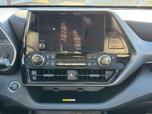 Used 2023 Toyota Highlander XLE image 22