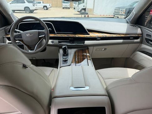 Used 2022 Cadillac Escalade Sport Platinum w/ LPO, ONYX Package AWD/4WD image 12