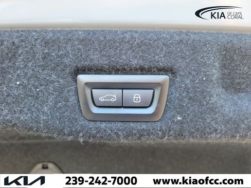 Used 2025 BMW i5 xDrive40 w/ M Sport Package AWD/4WD image 12