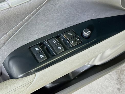 Used 2018 Toyota Camry XSE image 15