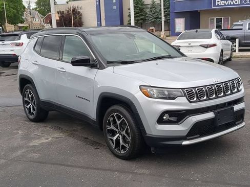 Used 2025 Jeep Compass Limited AWD/4WD image 8