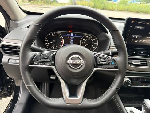 Used 2023 Nissan Altima 2.5 SV w/ SV Premium Package AWD/4WD image 17