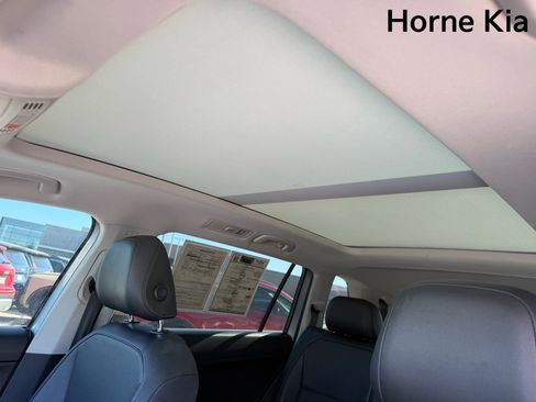 Used 2020 Volkswagen Tiguan SE w/ Panoramic Sunroof Package FWD image 12