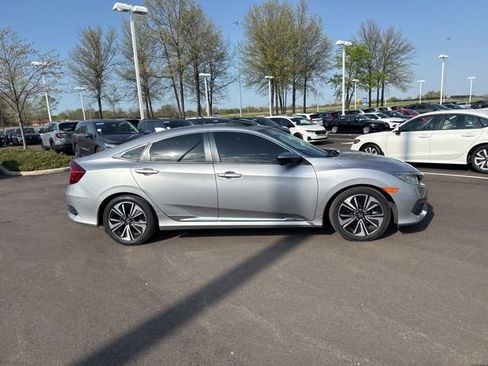 Used 2018 Honda Civic EX-T image 4
