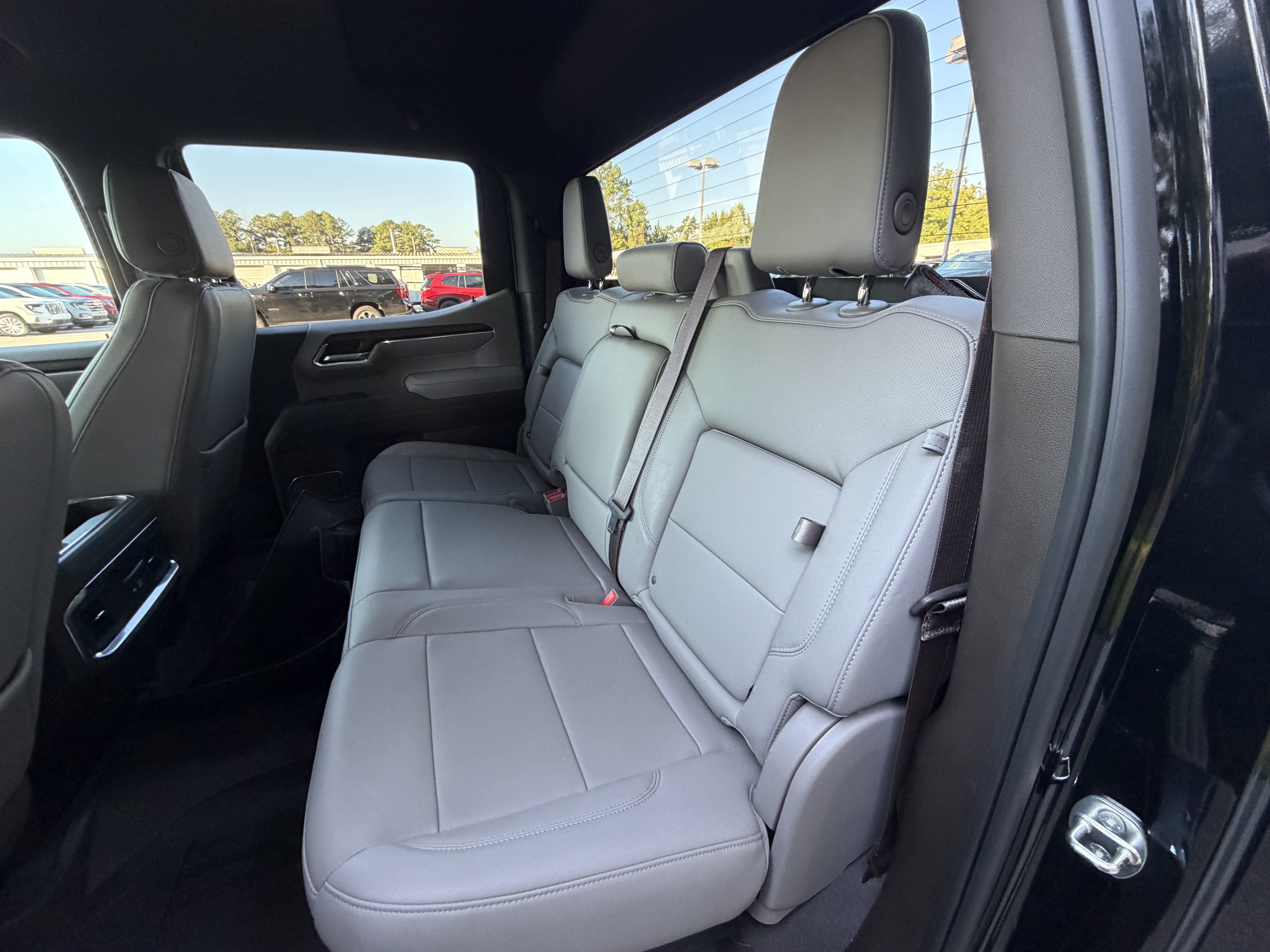 Used 2022 GMC Sierra 1500 SLT w/ SLT Convenience Package AWD/4WD image 18