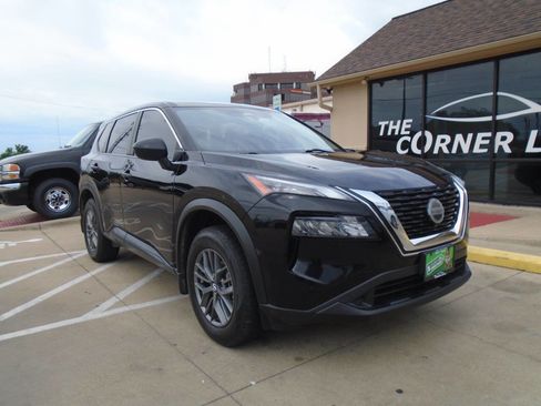 Used 2021 Nissan Rogue S image 1