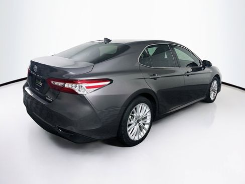 Used 2020 Toyota Camry XLE image 9