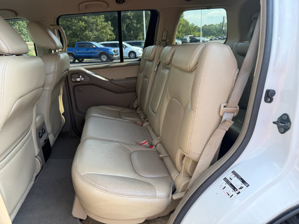 Used 2011 Nissan Pathfinder Silver w/ Protection Pkg AWD/4WD image 16