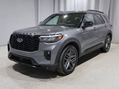 Used 2025 Ford Explorer ST-Line w/ ST-Line Street Pack AWD/4WD image 7