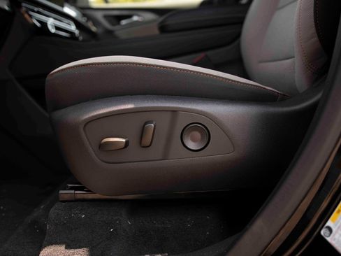 New 2025 Chevrolet Traverse LT w/ Driver Confidence Package image 21