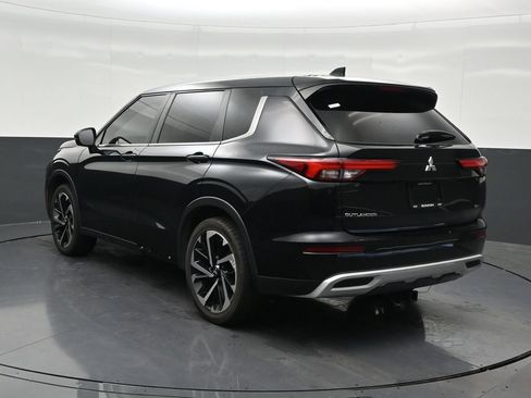 Used 2022 Mitsubishi Outlander SE FWD image 3