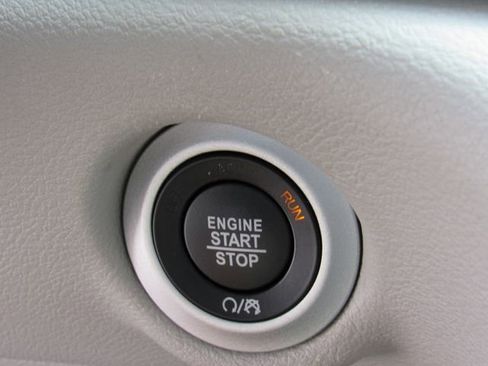 Used 2024 Chrysler Pacifica Touring-L FWD image 25